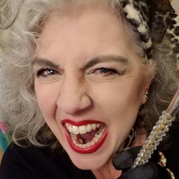 Meet your Posher, Julie - Picture 1 of 1